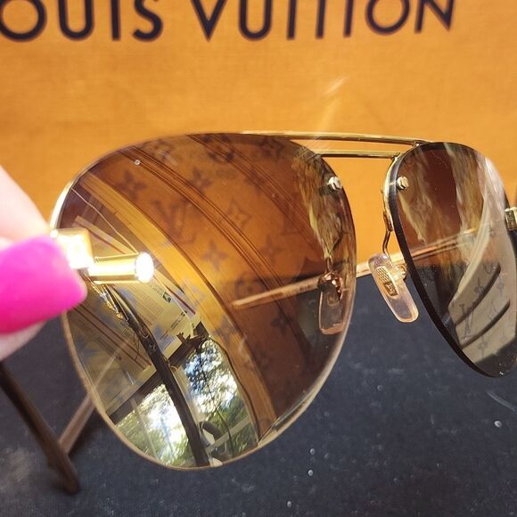 Authentic Louis Vuitton Clockwise Sunglasses Z1020W W/ Dust Bag, Box And Bag - Picture 9 of 16